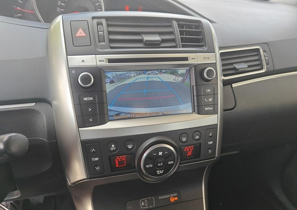 Toyota Verso cena 17900 przebieg: 134940, rok produkcji 2015 z Karczew małe 137
